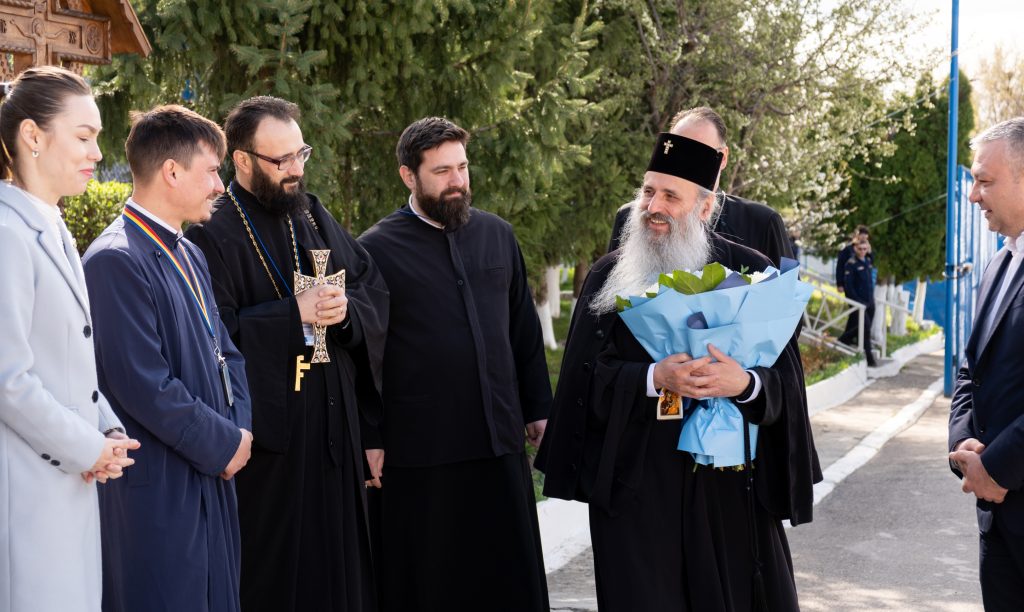 Pachete penitenciar 2026 fiideajutor1 - Înaltpreasfințitul Părinte Teofan a împărțit pachete de Paște tuturor deținuților din Penitenciarul Iași