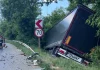 O persoană a rămas incarcerată în urma impactului dintre un autoturism și un autotren la Răchiteni
