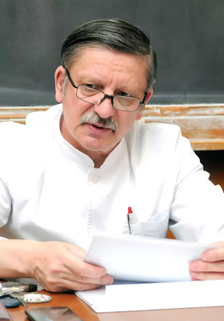 prof univ dr mircea onofriescu agerpres7523908 1 716x1024 1 - Radiografia din spatele ușilor închise: Prof. Dr. Mircea Onofriescu: „Medicina românească trebuie regândită de la temelie, nu doar finanțată mai bine.”