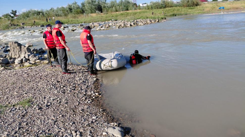 tragedie intr o familie din neamt doi frati au murit inecati dupa ce au sarit in raul moldova sa si salveze sora 1088084 - Tragedie cumplită în Neamț: Doi frați au murit înecați în râul Moldova după ce și-au salvat sora mai mică