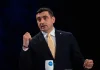 „Mama mea este postac AUR”. Povestea unui tânăr care și-a descoperit mama într-un grup de partid