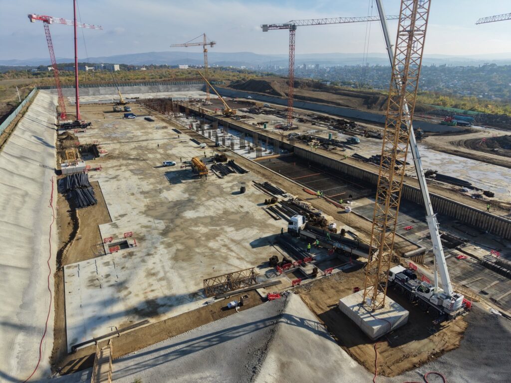 855126522 1093542990152458 3850509511474168723 n - Stadiu avansat pe șantierul Spitalului Regional de Urgență Iași: Excavările exterioare, finalizate 100%. Se lucrează intensiv la infrastructură