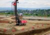Acord unic la Iași: regulamentul lui Chirica ia înapoi termenele pe care Codul urbanismului le-a dat investitorilor acord unic – utilaj de foraj pentru fundații pe un șantier de construcții