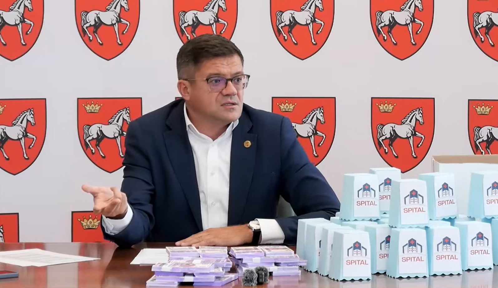 Costel Alexe, președintele Consiliului Județean Iași, la conferința de presă despre finanțarea spitalelor