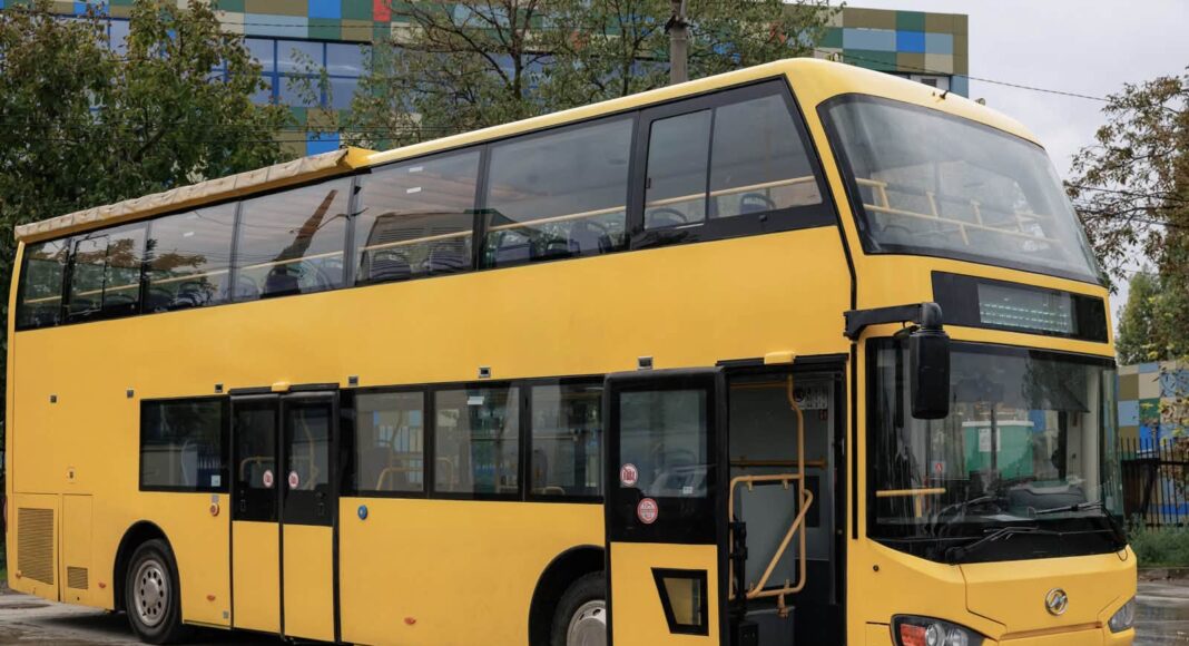 Autobuzul turistic galben cu etaj al CTP Iași, cumpărat de la Womy