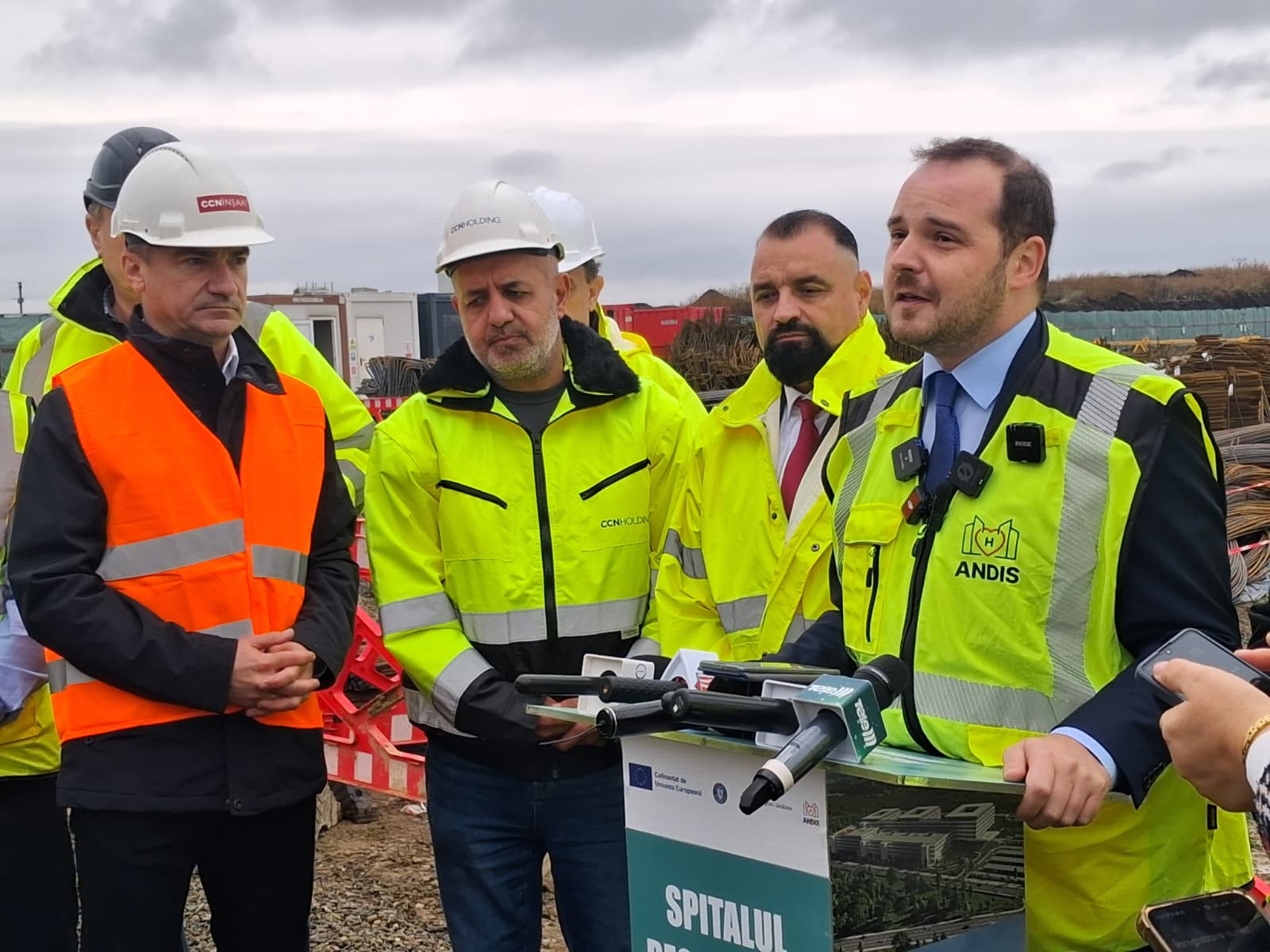 Ministrul Sănătății și constructorii pe șantierul Spitalului Regional de Urgență din Iași