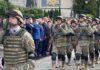Ziua Armatei la Iași: pietonal plin la ceremonie, distincții înmânate în formație și retragere cu torțe diseară Militar în poziție de onor la ceremonia de Ziua Armatei de pe Pietonalul Ștefan cel Mare din Iași